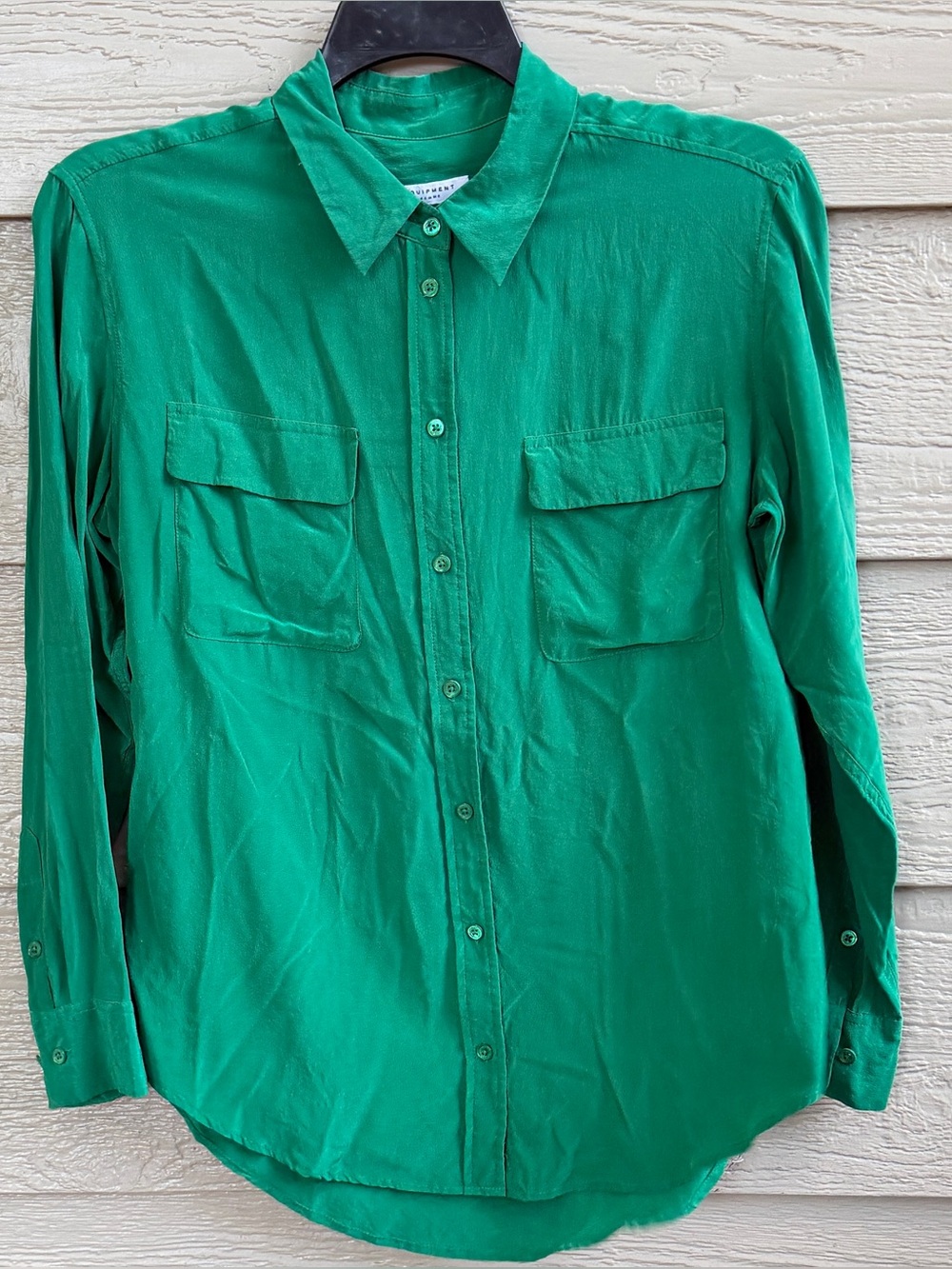 Equipment Femme Emerald Green Button Up Silk Shirt Medium Curved Hem Pockets